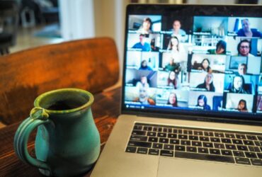 Mange ting foregår online i dag